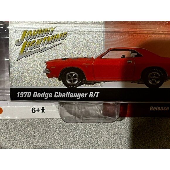 2022 JOHNNY LIGHTNING 1970 DODGE CHALLENGER STORAGE TIN Release 3/NO 3, 1:64 - Picture 6 of 11